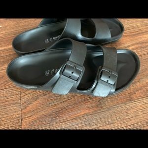 Mens Size 11 Birkenstock Sandals (Black)